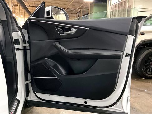 Used 2023 Audi Q8 Prestige image 23