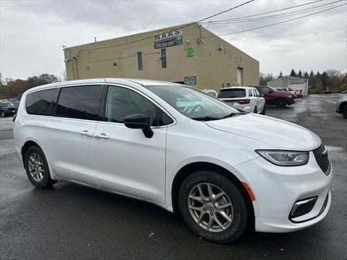 Certified 2024 Chrysler Pacifica Touring-L image 1
