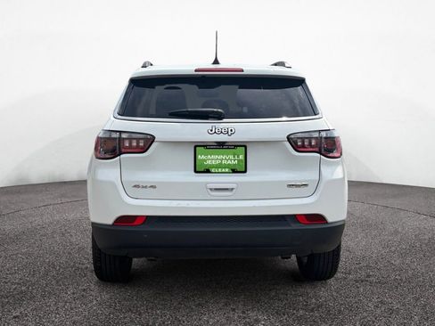 Used 2024 Jeep Compass Latitude AWD/4WD image 4