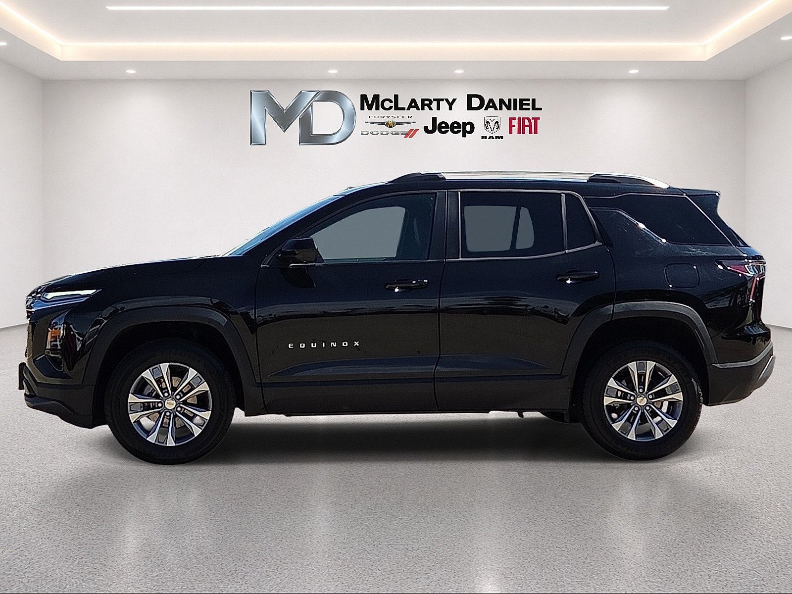 Used 2025 Chevrolet Equinox LT w/ Convenience Package II FWD image 3