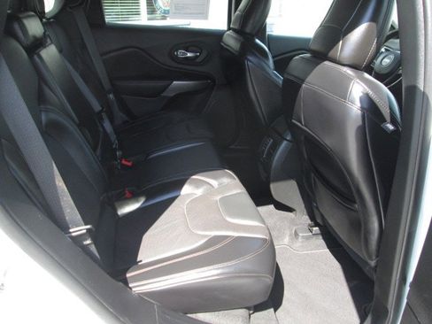 Used 2021 Jeep Cherokee Latitude Lux w/ Comfort/Convenience Group image 11