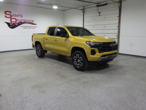 Used 2023 Chevrolet Colorado Z71 w/ Z71 Convenience Package 2 AWD/4WD image 5