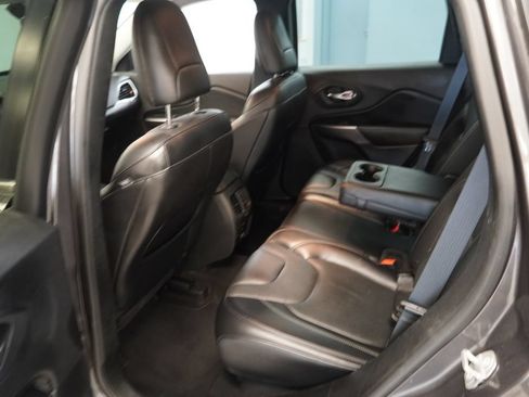 Used 2019 Jeep Cherokee Limited AWD/4WD image 15