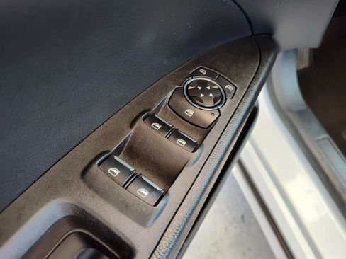 Used 2019 Ford Fusion SE FWD image 15