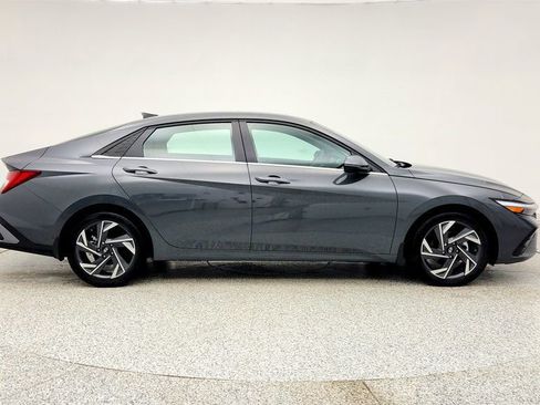 Used 2024 Hyundai Elantra Limited image 4