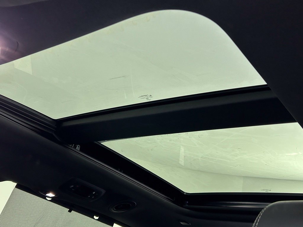Used 2025 Chrysler Pacifica Limited FWD image 32