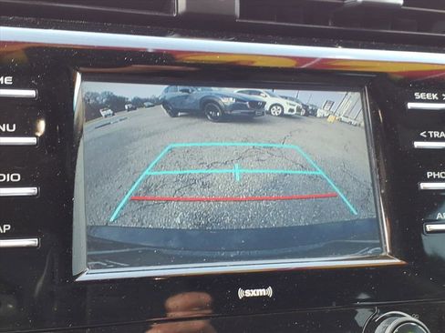 Used 2020 Toyota Camry SE image 27