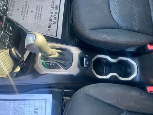 Used 2017 Jeep Renegade Sport w/ Power & Air Group image 36