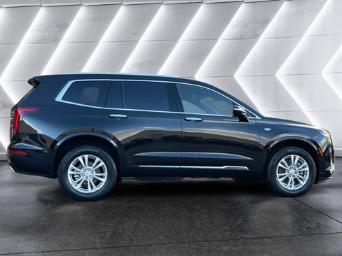 New 2025 Cadillac XT6 Luxury image 7