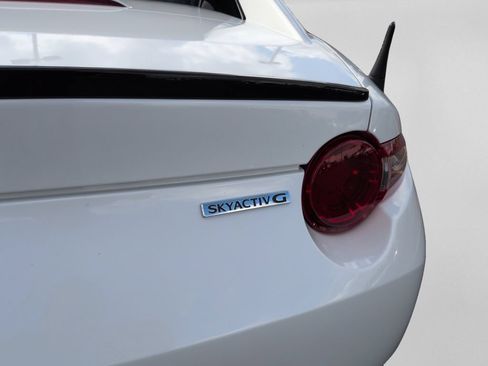 Used 2023 MAZDA MX-5 Miata Club w/ Weather Package RWD image 18