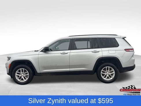 Used 2024 Jeep Grand Cherokee L Laredo image 2