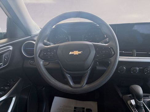 Used 2025 Chevrolet Trax LS w/ Driver Confidence Package FWD image 12