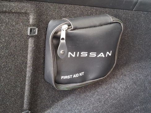 Used 2025 Nissan Rogue SV AWD/4WD image 31