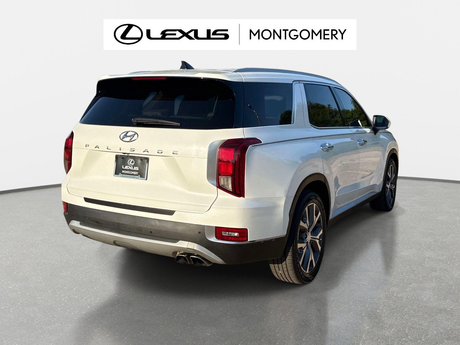Used 2022 Hyundai Palisade SEL w/ Premium Package FWD image 3