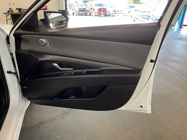 Used 2024 Hyundai Elantra Limited FWD image 14