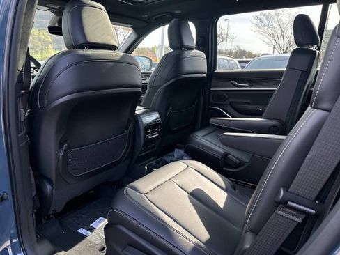 New 2026 Jeep Grand Cherokee L Limited w/ Limited Altitude Package AWD/4WD image 11
