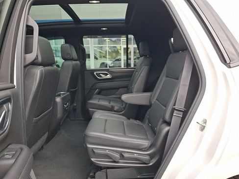 Used 2021 Chevrolet Tahoe Z71 w/ Luxury Package AWD/4WD image 11