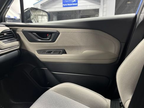 Used 2026 Subaru Forester Premium AWD/4WD image 17