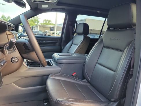 Used 2024 GMC Yukon XL Denali RWD image 27