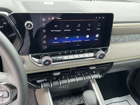 Used 2024 Chevrolet Colorado ZR2 w/ Technology Package AWD/4WD image 8