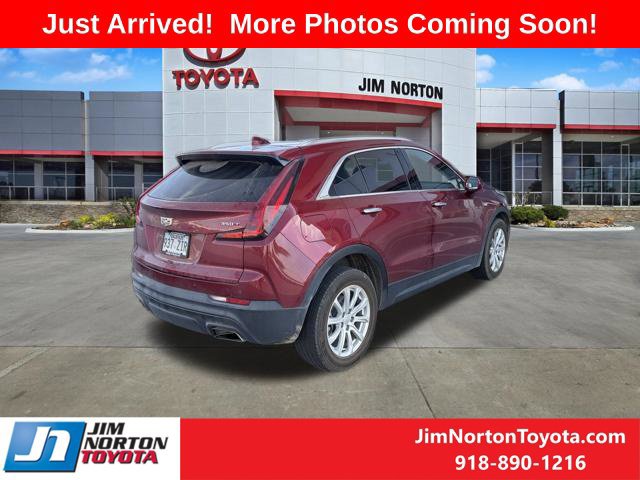 Used 2020 Cadillac XT4 Luxury w/ Cold Weather Package FWD image 4