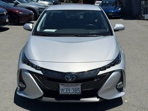 Used 2022 Toyota Prius Prime Limited FWD image 2