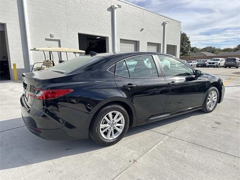 Used 2025 Toyota Camry LE image 7