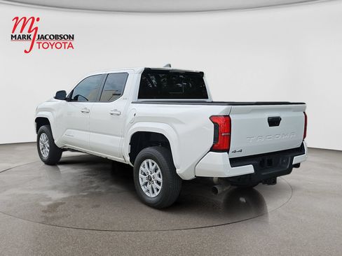 Used 2024 Toyota Tacoma SR5 AWD/4WD image 8