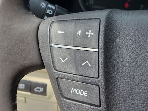 Used 2013 Lexus LX 570 4WD w/ Luxury Pkg image 28