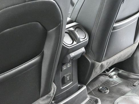 Used 2022 Jeep Wrangler Unlimited Sahara AWD/4WD image 28