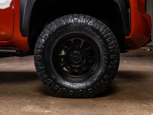 Used 2025 Toyota Tacoma TRD Off-Road image 12