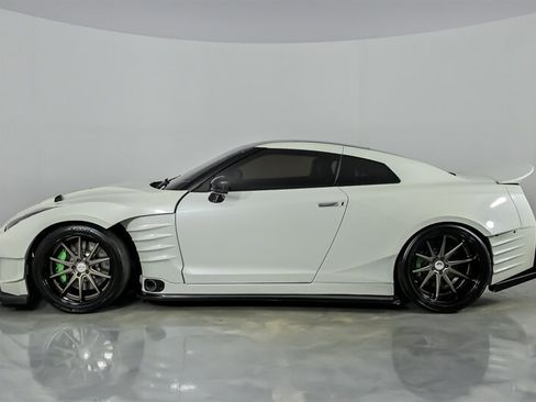 Used 2013 Nissan GT-R Premium AWD/4WD image 8