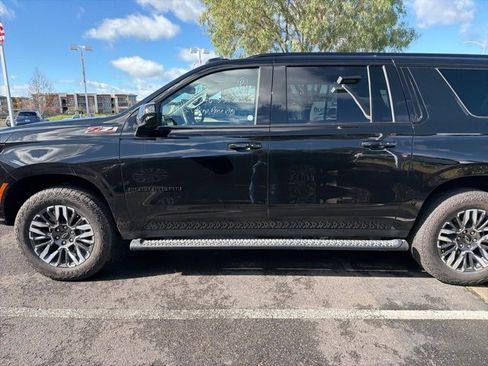 Used 2025 Chevrolet Suburban Z71 image 17