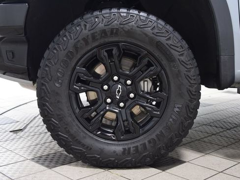 Used 2024 Chevrolet Silverado 1500 ZR2 w/ Technology Package AWD/4WD image 31