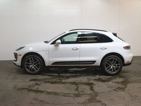 Certified 2025 Porsche Macan image 2