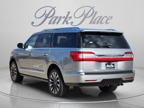 Used 2020 Lincoln Navigator L Reserve w/ Luxury Package RWD image 3