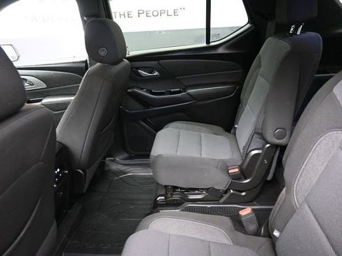 Used 2023 Chevrolet Traverse LT FWD image 23