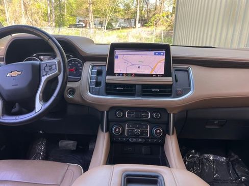 Used 2021 Chevrolet Tahoe Premier w/ Premium Package image 17