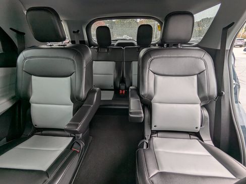 Used 2022 Ford Explorer XLT w/ Equipment Group 202A image 21