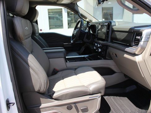 Used 2025 Ford F350 Platinum w/ Platinum Plus Package AWD/4WD image 11