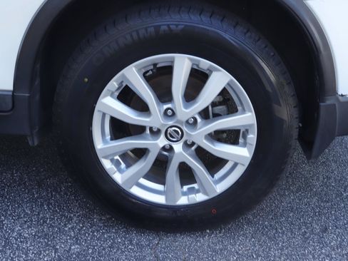 Used 2018 Nissan Rogue SV FWD image 36