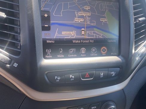 Used 2015 Jeep Cherokee Limited w/ Technology Group AWD/4WD image 5