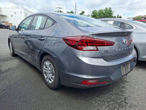 Used 2019 Hyundai Elantra SE w/ Cargo Package FWD image 4