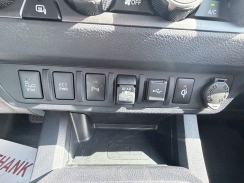 Used 2022 Toyota Tacoma TRD Off-Road w/ Technology Package image 17