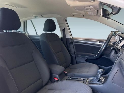 Used 2018 Volkswagen e-Golf SE FWD image 30