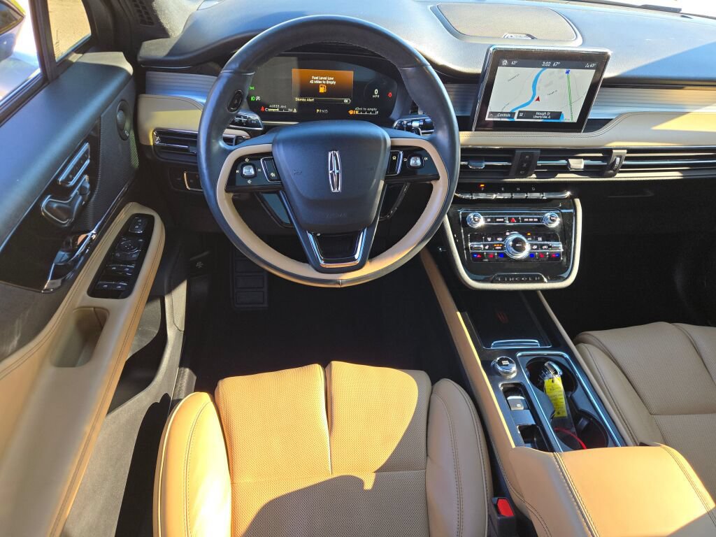 Used 2022 Lincoln Corsair Reserve w/ Equipment Group 201A AWD/4WD image 2