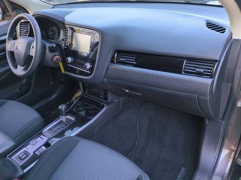 Used 2020 Mitsubishi Outlander ES image 89