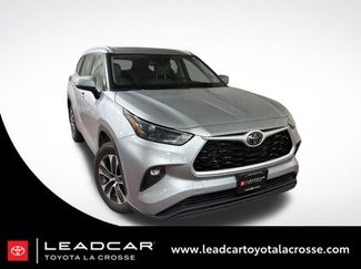 Used 2022 Toyota Highlander XLE AWD/4WD video 1