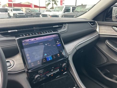 Used 2023 Jeep Grand Cherokee Limited w/ Black Appearance Package image 57