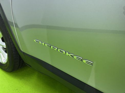 Used 2016 Jeep Cherokee Limited w/ Trailer Tow Group AWD/4WD image 14
